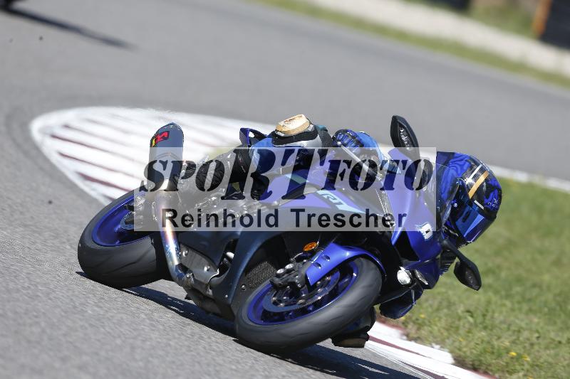 /Archiv-2025/48 25.08.2025 Cornu Master School ADR/blau-bleu/0-4